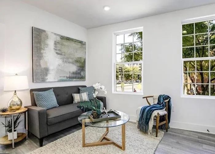 Charming Capitol Hill Home With Stunning Views!