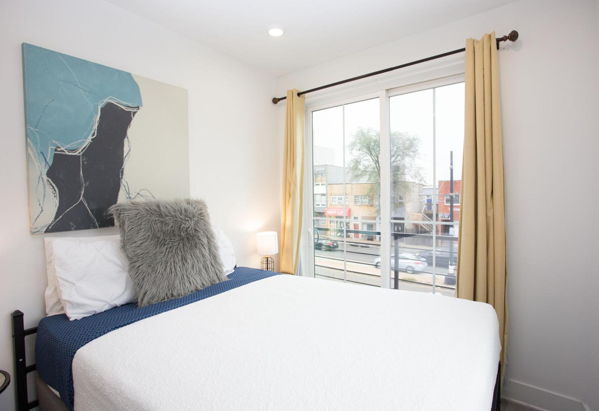 Charming Capitol Hill With Stunning Views!